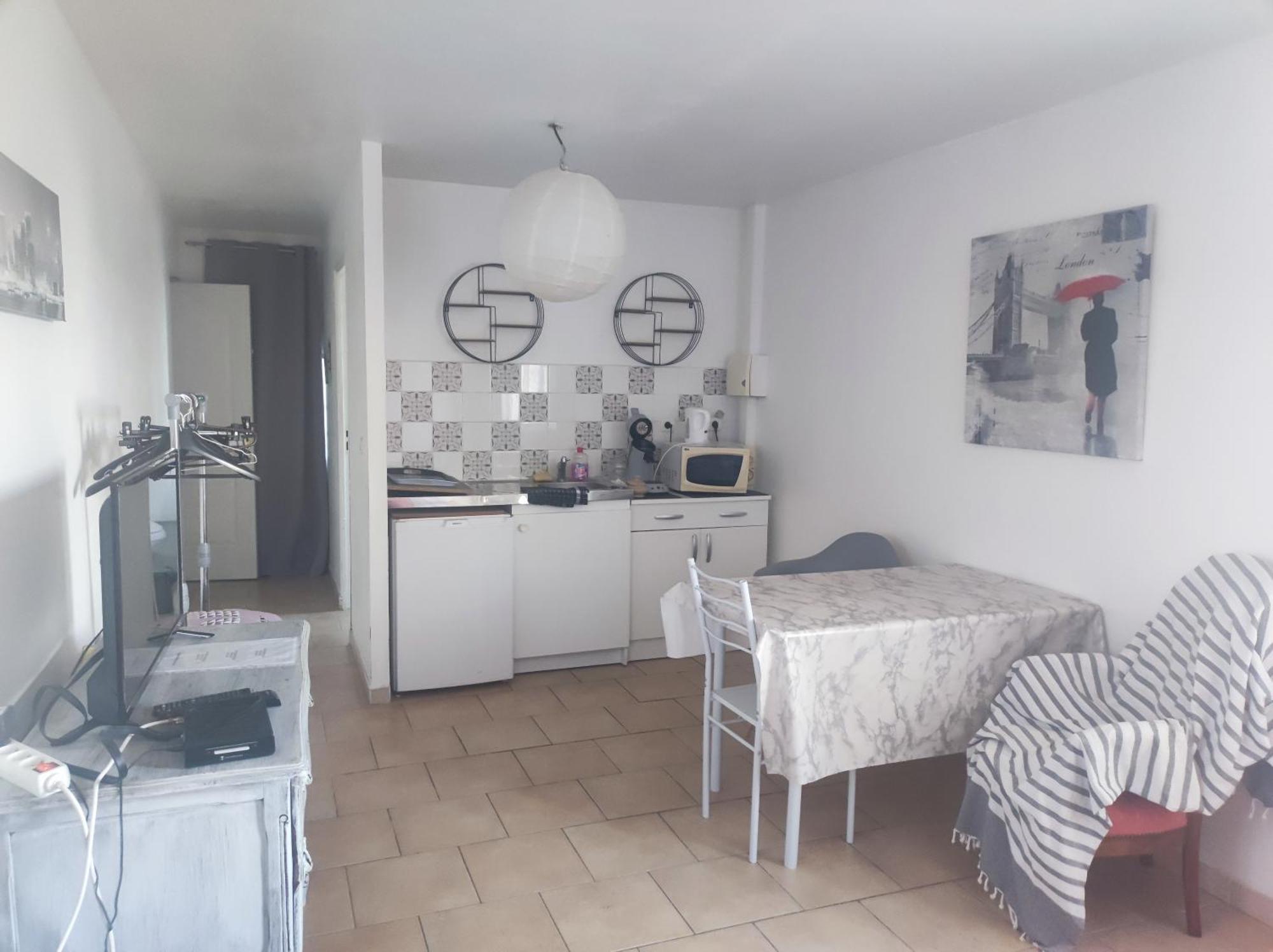 Ingrid Mary Apartman Nîmes Szoba fotó